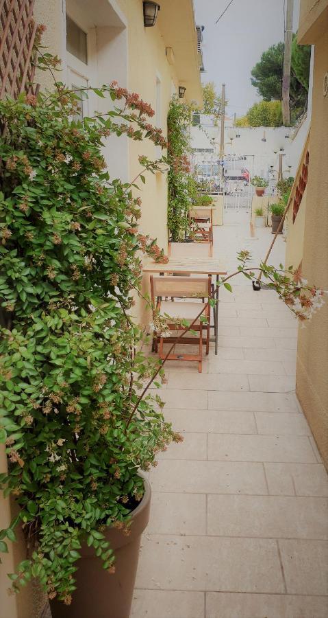 Mistral Appartements ポール・サン・ルイ・デュ・ローヌ エクステリア 写真