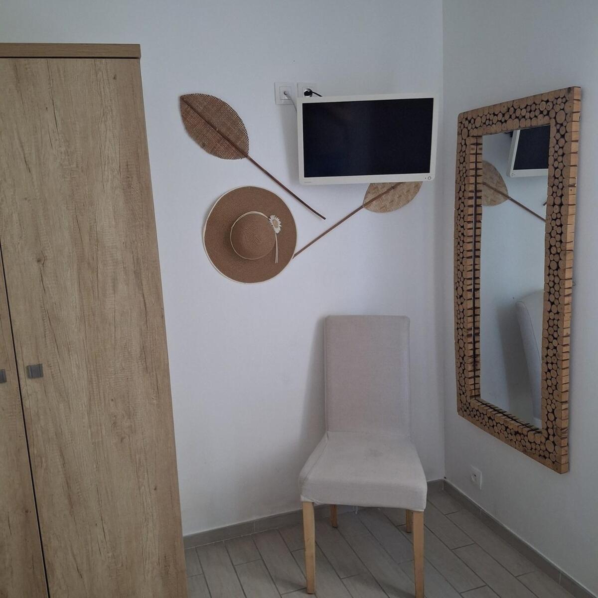 Mistral Appartements ポール・サン・ルイ・デュ・ローヌ エクステリア 写真